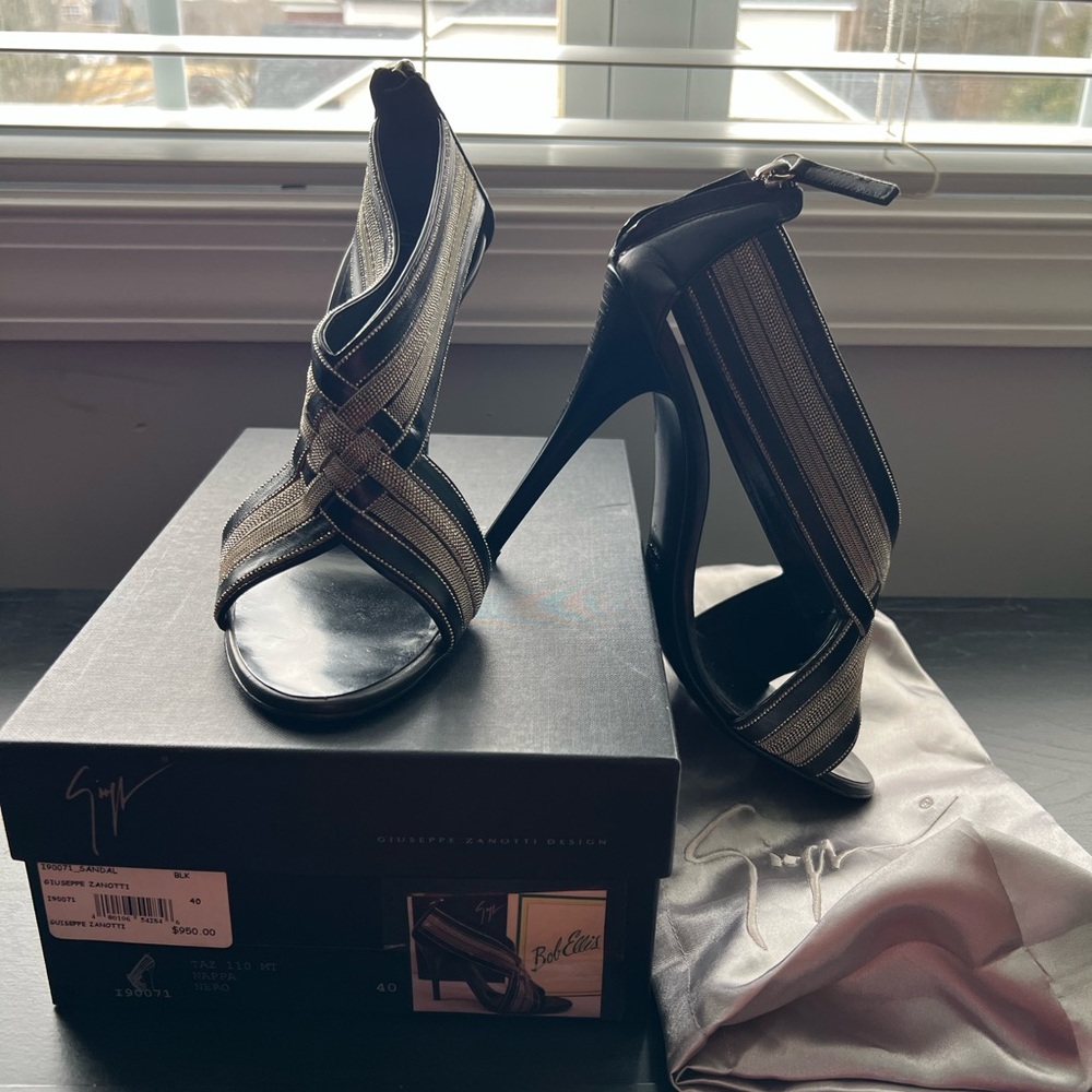 Authentic Giuseppe Zanotti Nappa pump.